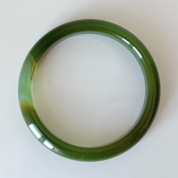 52mm Natural Green Banded Agate Round Bangle BA121 - Picture 1 of 10